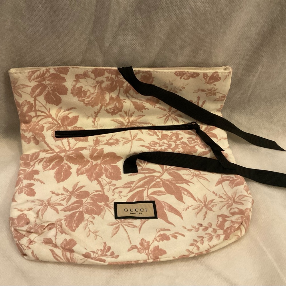 Gucci Flower Pouch - Picture 4 of 5